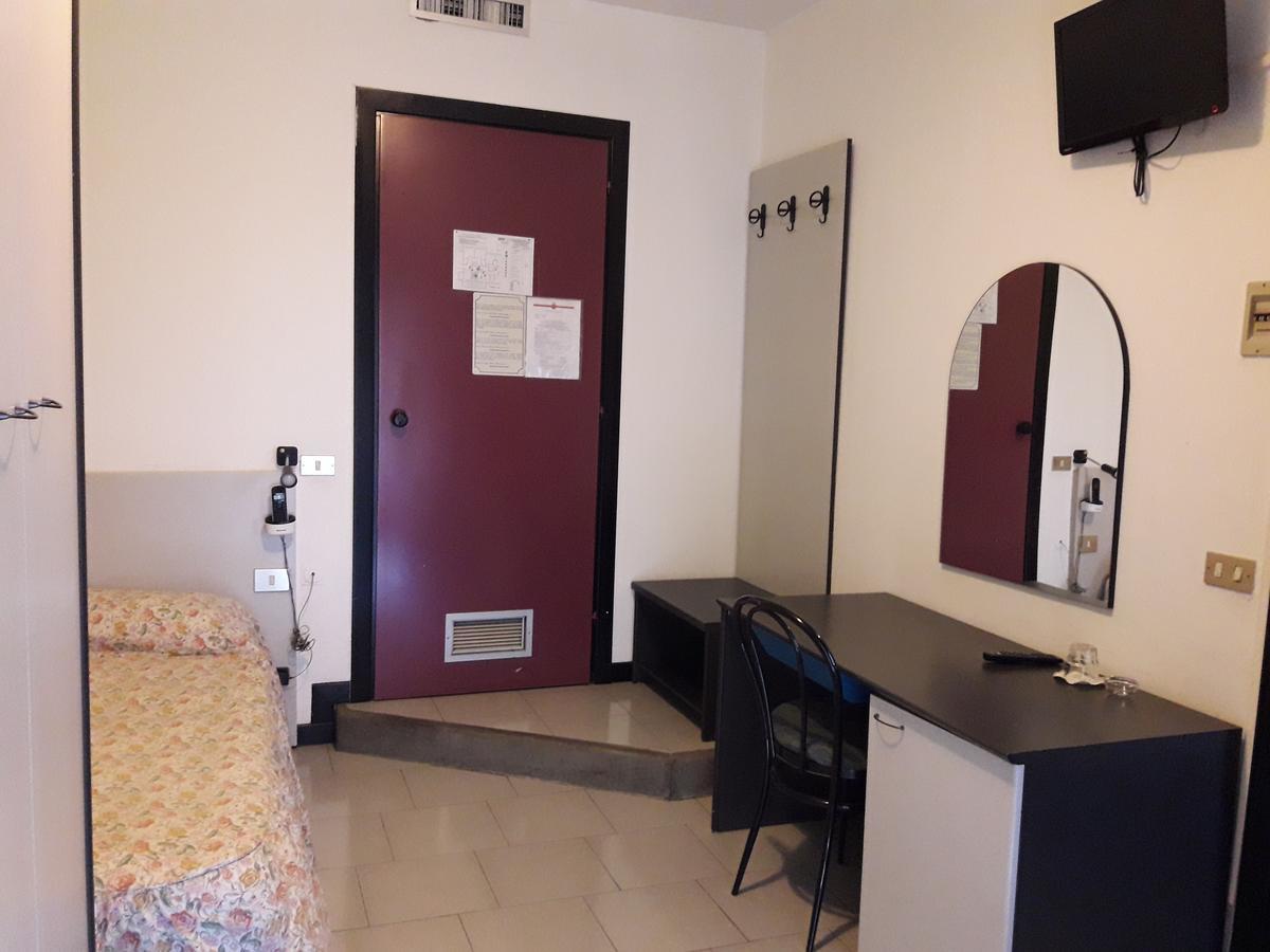 Albergo Piccadilly Medolago Kültér fotó